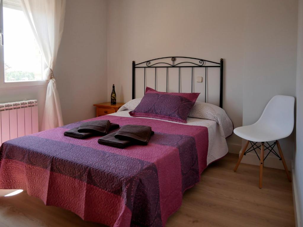 Postel nebo postele na pokoji v ubytování Casa Rural el Reencuentro "Grupo Mirando a Gredos"