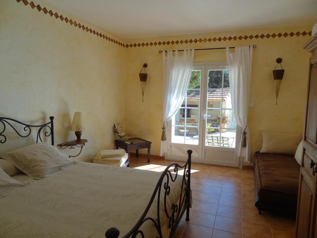 Postel nebo postele na pokoji v ubytování La Bastide de Font Clarette