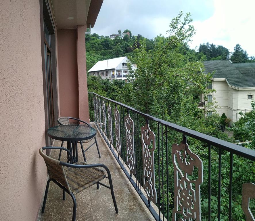 Batumi Homestay at Tamar Mephe Avenue - Deluxe Double Room With Balcony And Sea View