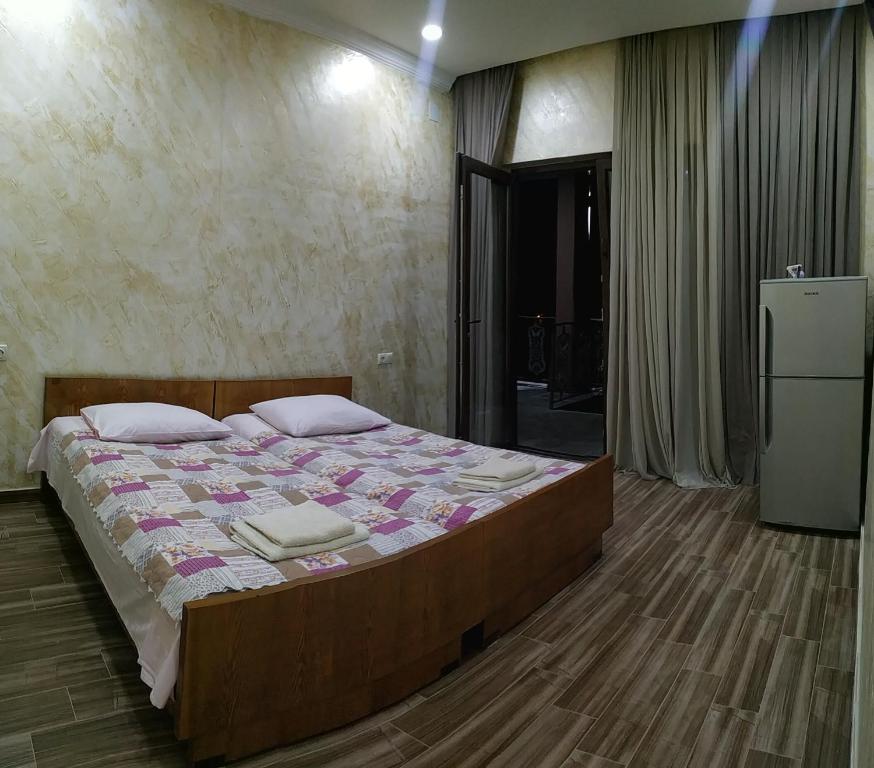 Batumi Homestay at Tamar Mephe Avenue - Double Room With Private Bathroom