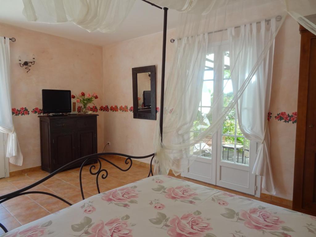 Postel nebo postele na pokoji v ubytování La Bastide de Font Clarette