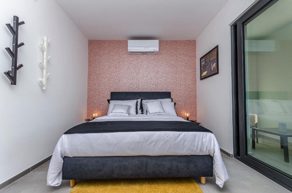 Posteľ alebo postele v izbe v ubytovaní Apartments Villa Adriana II