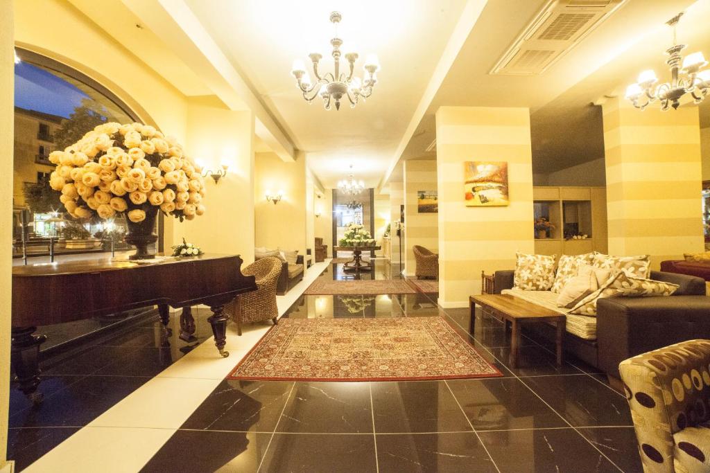Posezení v ubytování Roccamonfina Palace Hotel