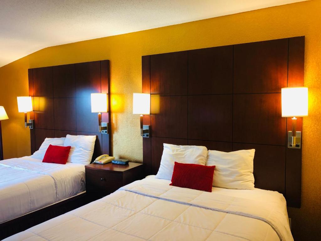 Postel nebo postele na pokoji v ubytování Hotel M Mount Pocono