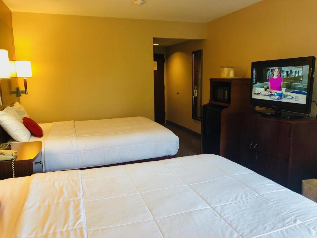 Postel nebo postele na pokoji v ubytování Hotel M Mount Pocono