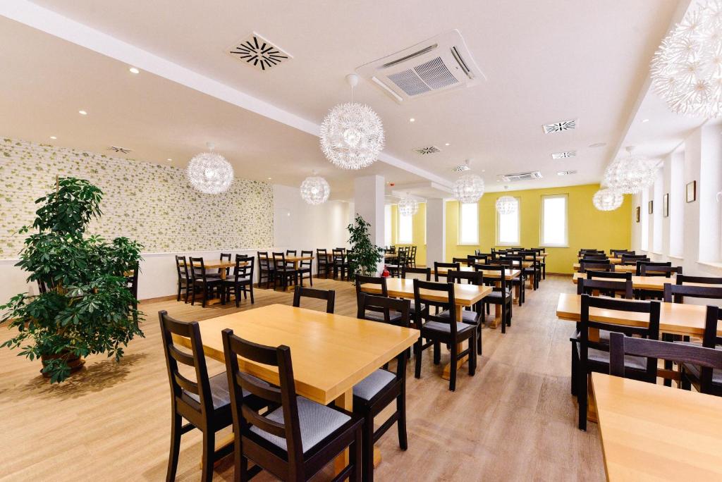 Restaurace v ubytování Hotel Dompes