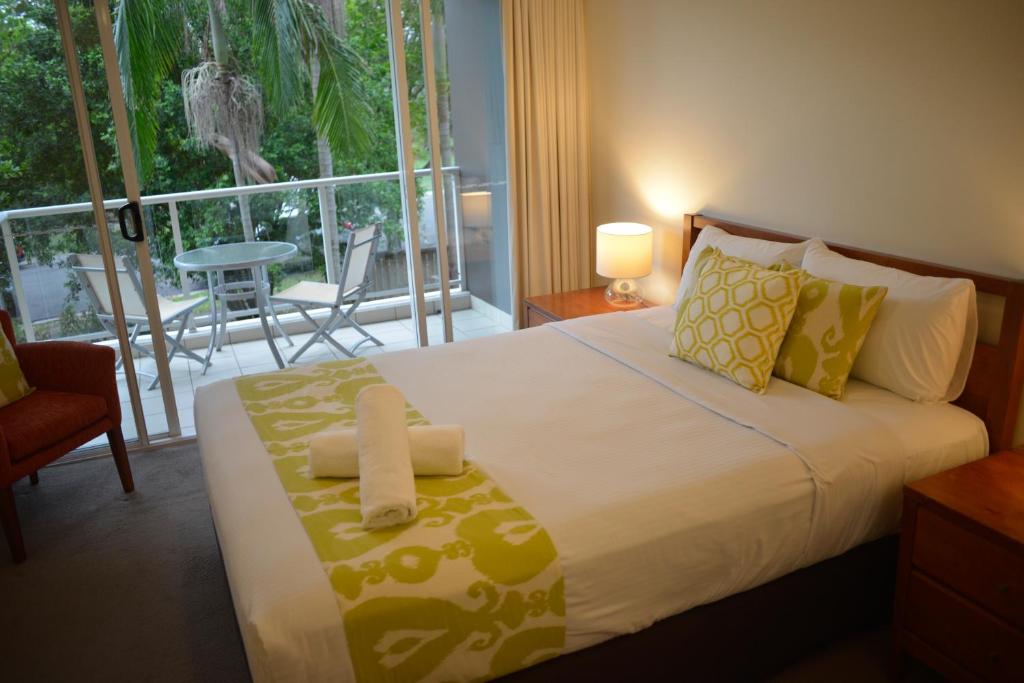 Seachange Coolum Beach - Deluxe Two-Bedroom Apartment With Garden View