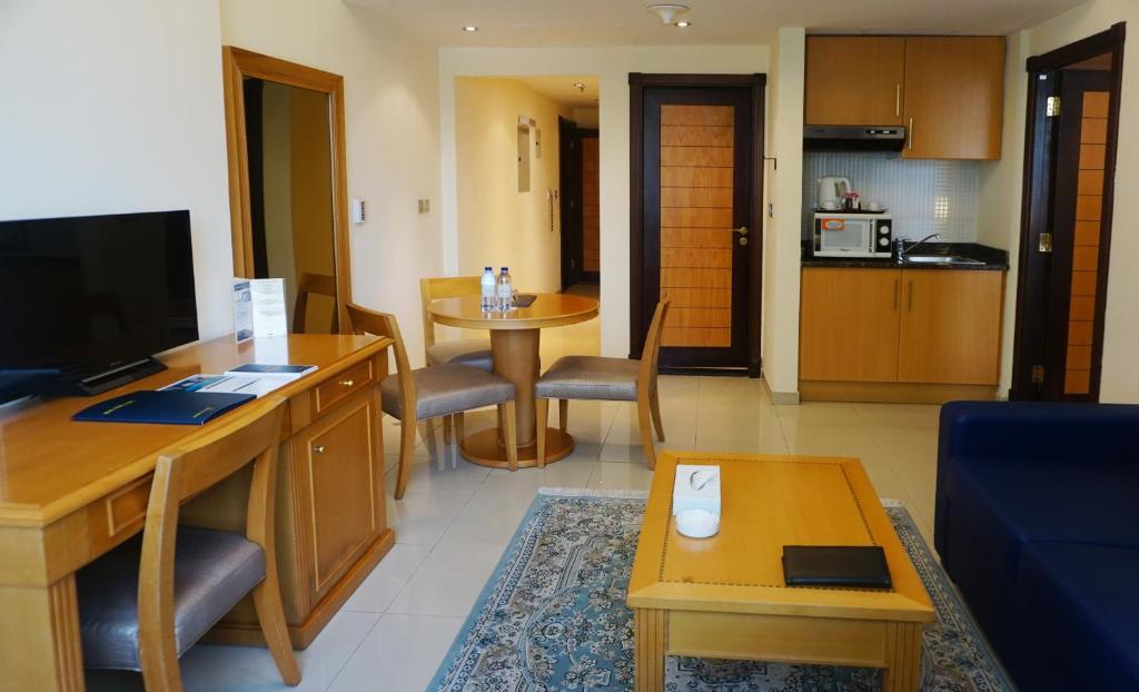 Kuchyň nebo kuchyňský kout v ubytování Golden Tulip Sharjah