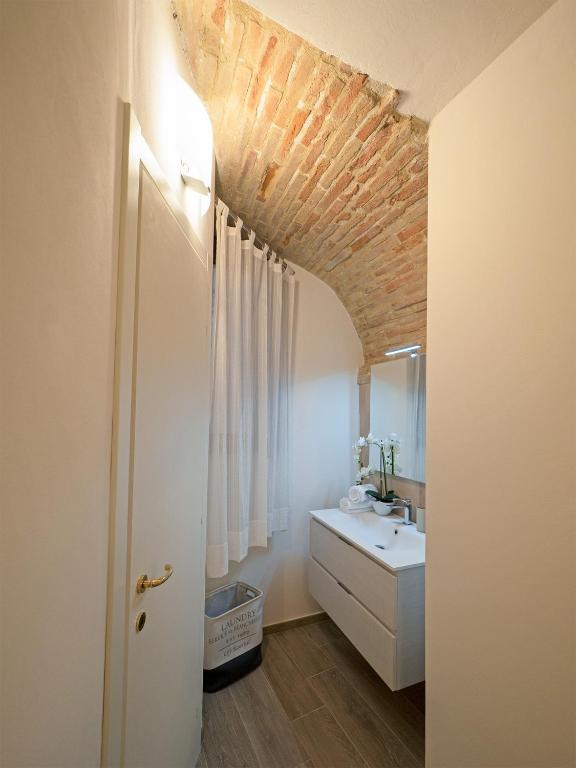 Łazienka w obiekcie Residenza Porta Perlici Assisi Apartment