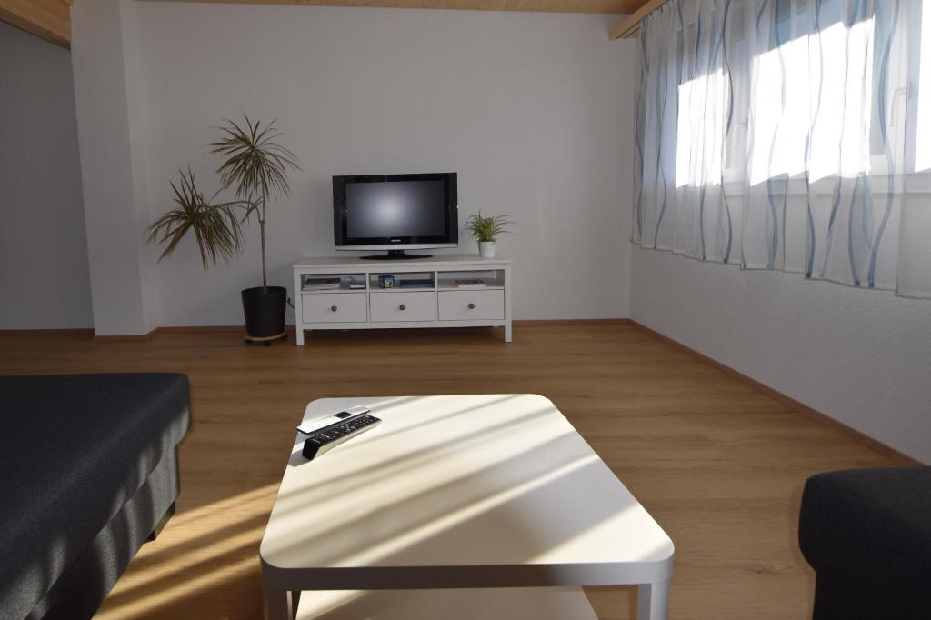 TV a/nebo společenská místnost v ubytování Ferienwohnung Gemeindematte