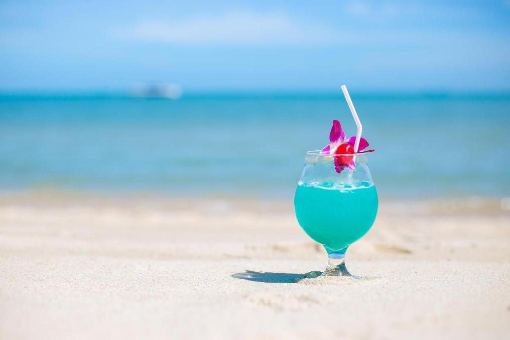 Uma praia em ou perto do resort