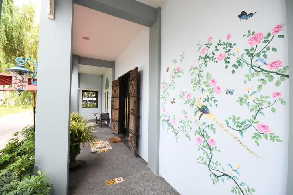 At Pingnakorn Riverside - Resim 22