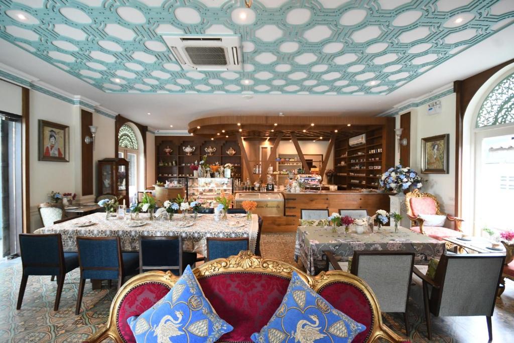 At Pingnakorn Riverside - Resim 23