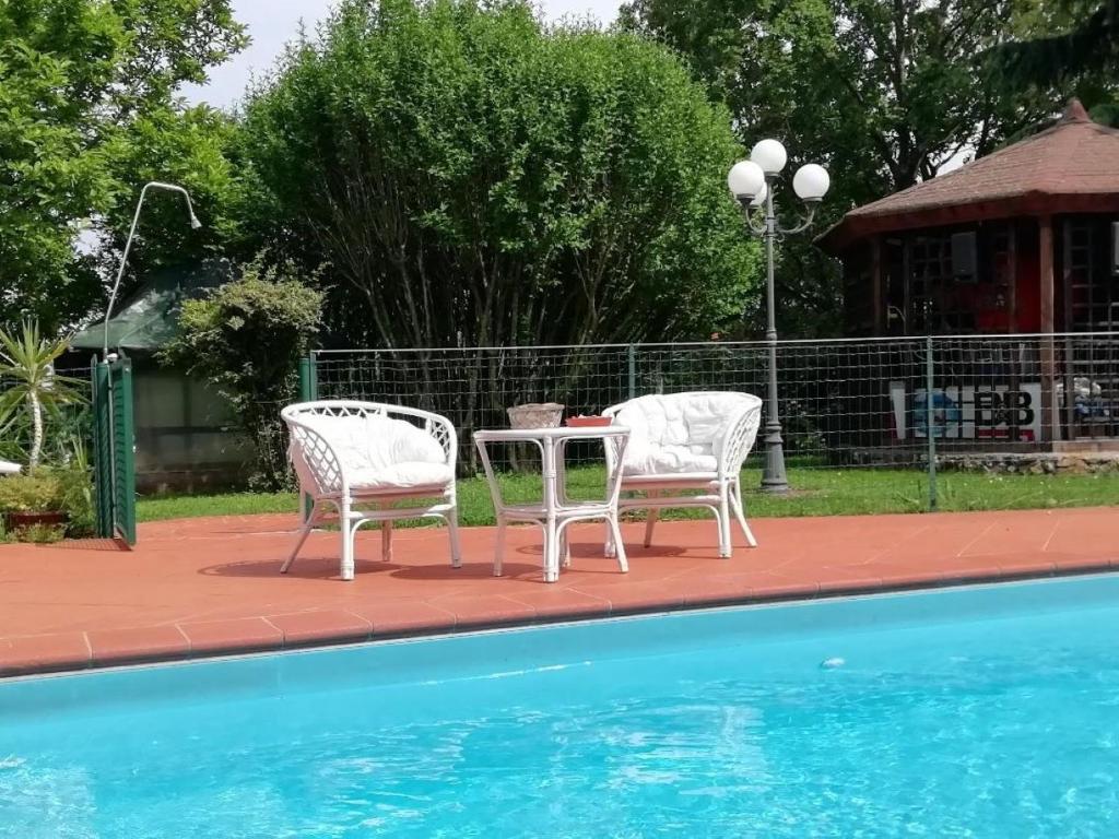 Bazén v ubytování B&B San Nicolò nebo v jeho okolí