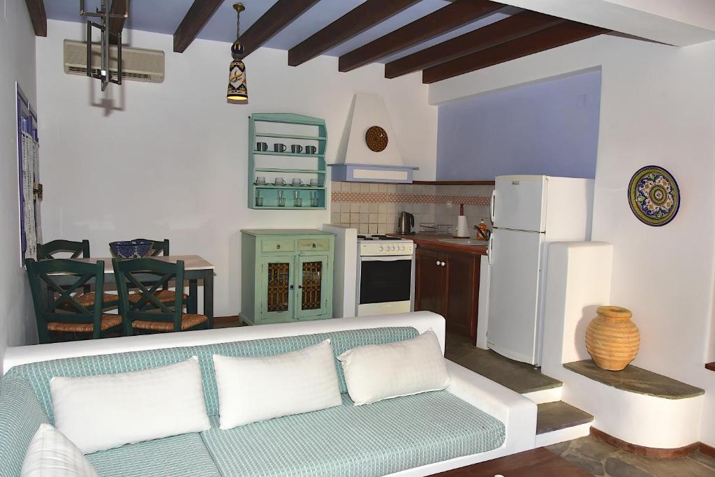 Kuchyň nebo kuchyňský kout v ubytování Nefeli Hotel Leros
