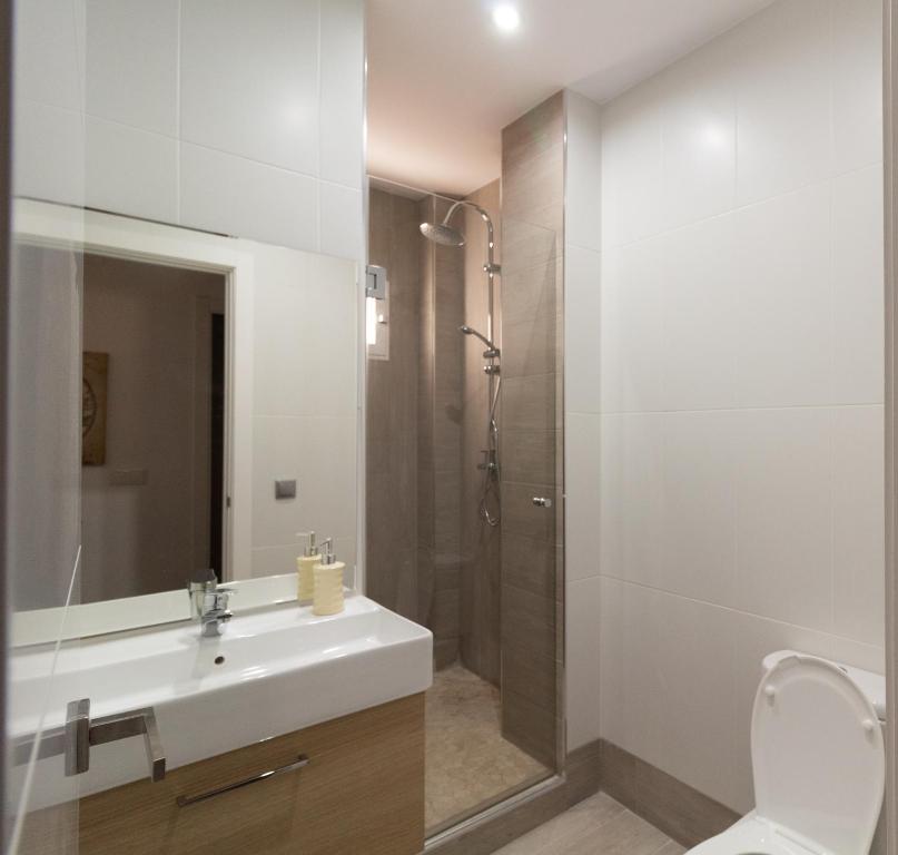 Bioparc Metro Valencia - Three-Bedroom Apartment