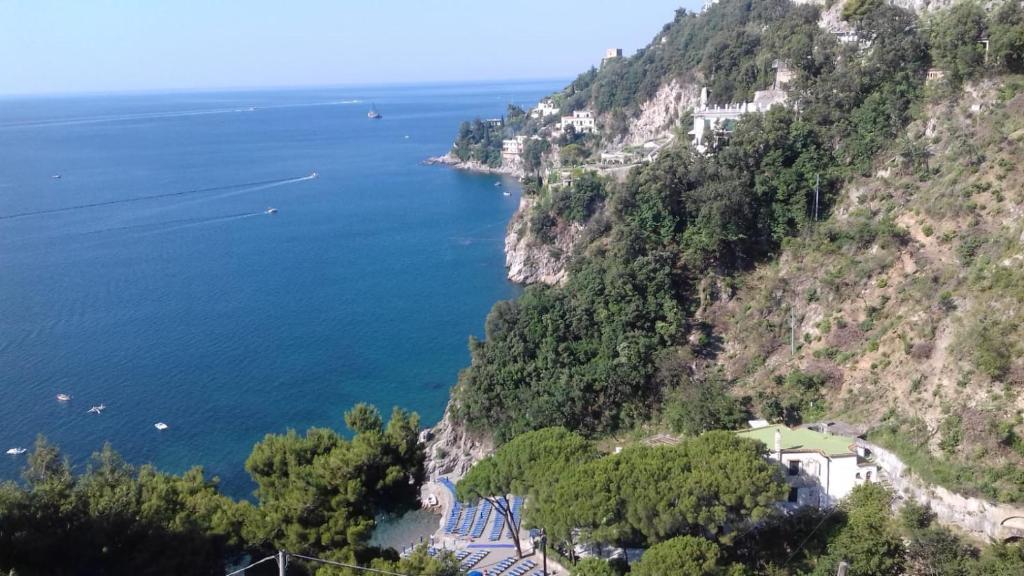 カーヴァ・デ・ティッレーニにあるCasa Annaの山からの海の眺め