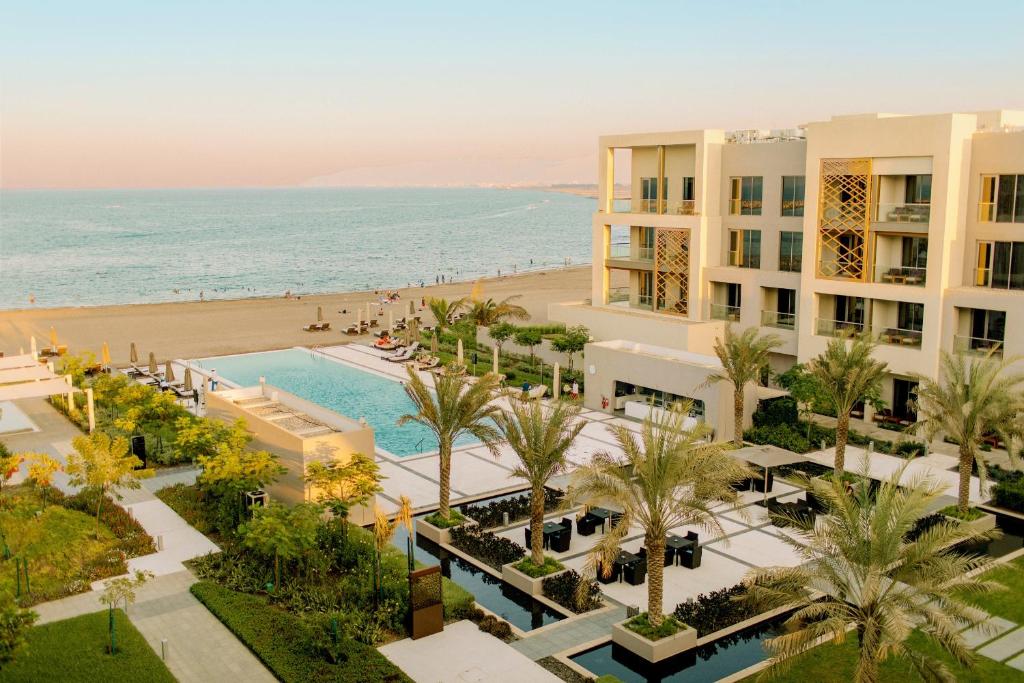 Вид на бассейн в Kempinski Hotel Muscat или окрестностях
