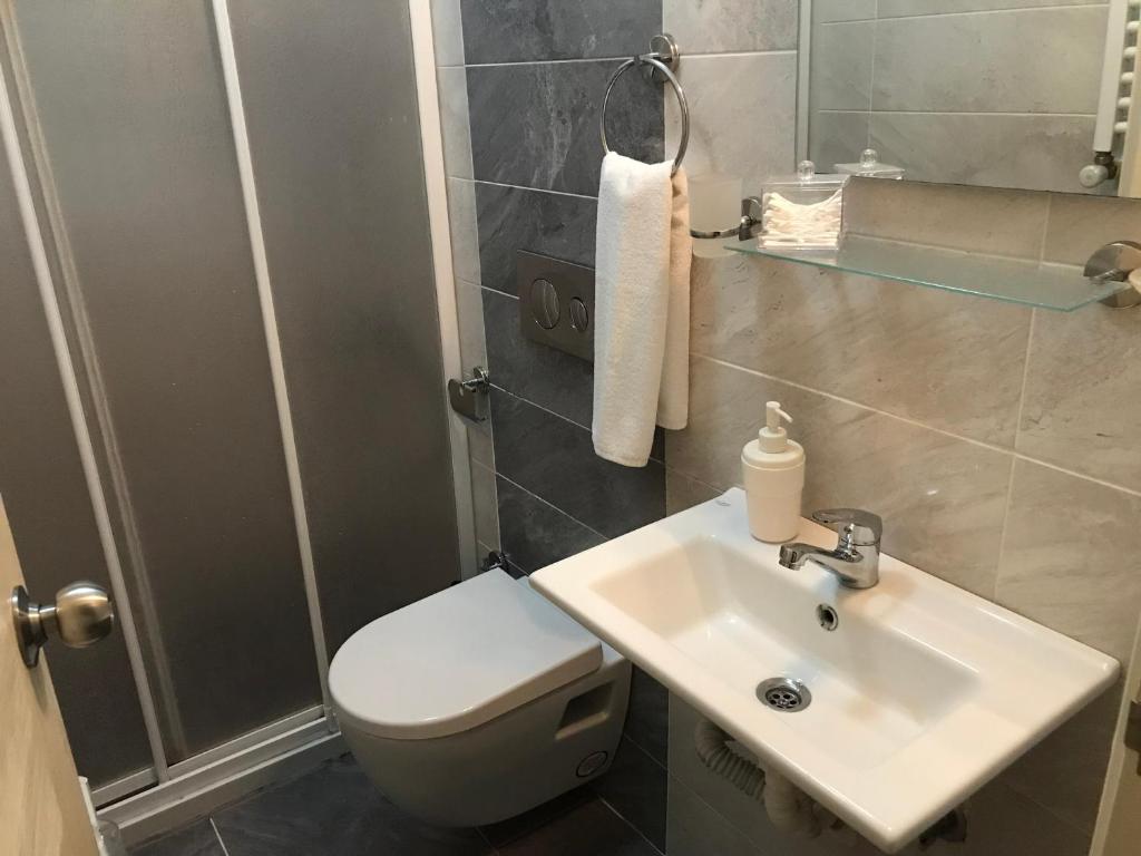 Goji's Apartments - 19