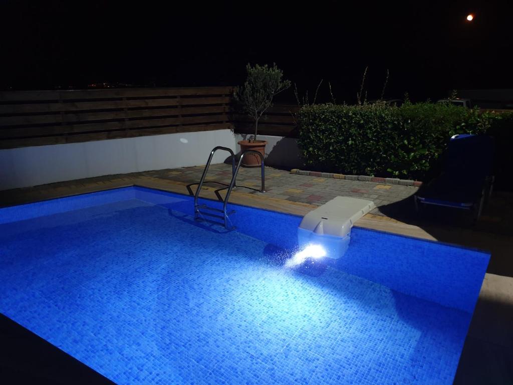 Bazén v ubytování Gennadi Gardens Apartments & Villas nebo v jeho okolí