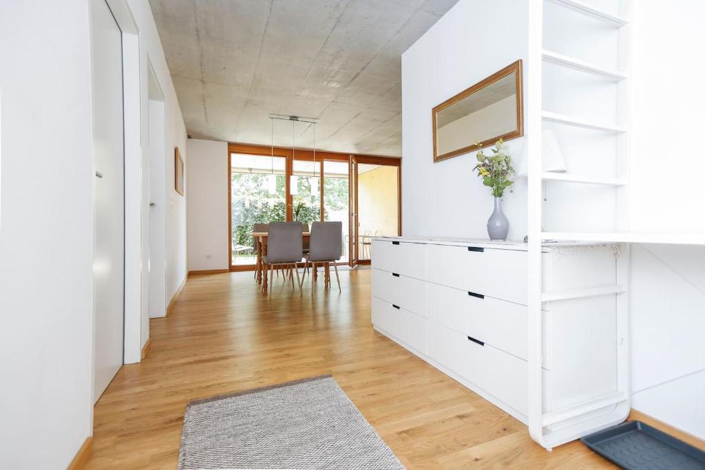 Fotografie z fotogalerie ubytování Gartenwohnung in prämierter Wohnanlage v destinaci Klaus