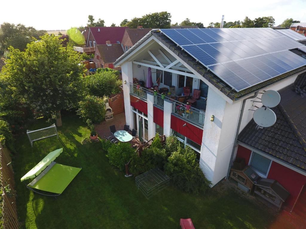 an aerial view of a house with solar panels on the roof at Ferienhaus-Maxe-Wohnung-Hannah in Wulfen auf Fehmarn
