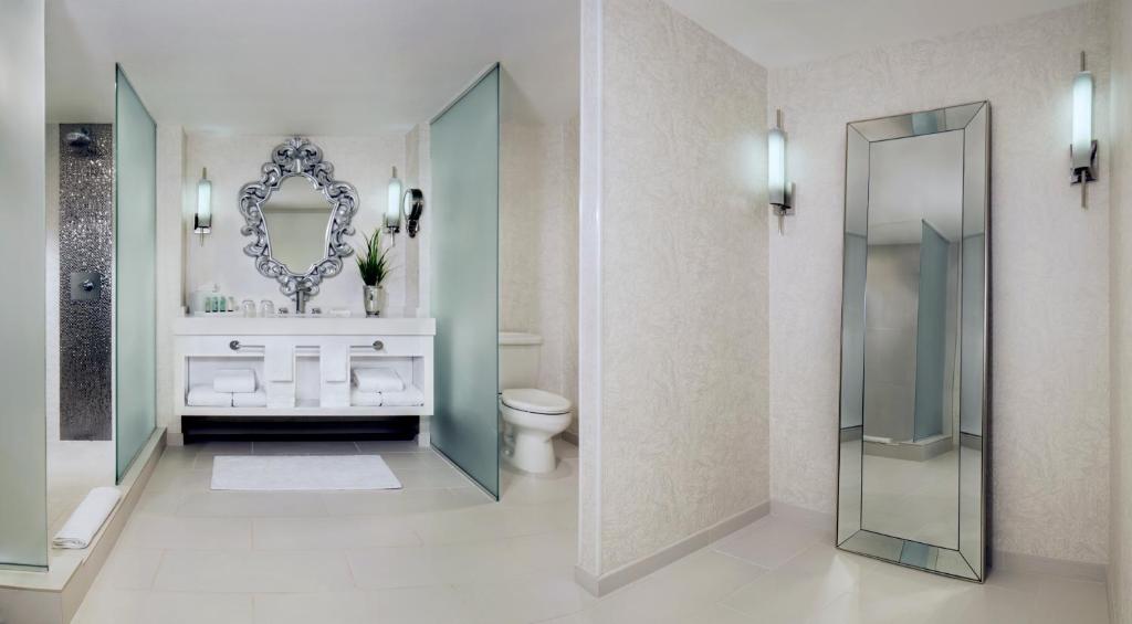 Palms Casino Resort - Ivory Suite