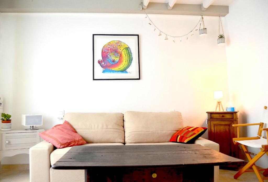 a living room with a couch and a wooden table at Charmante maisonnette au coeur de ville avec balcon - 70 m2 in Sète