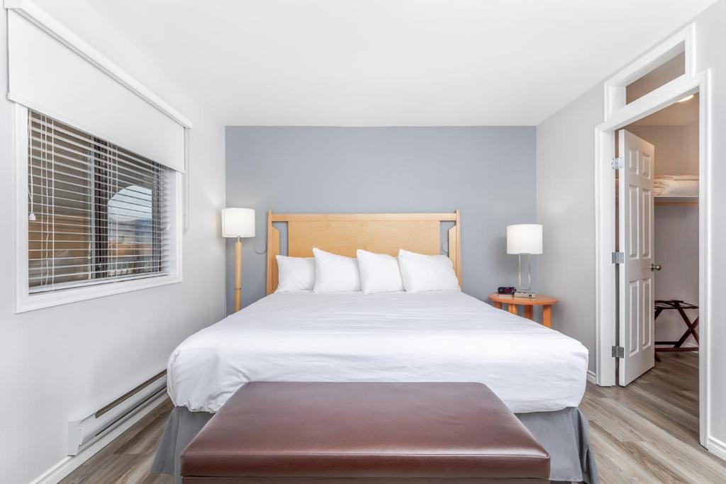 Postel nebo postele na pokoji v ubytování Westridge Motor Inn
