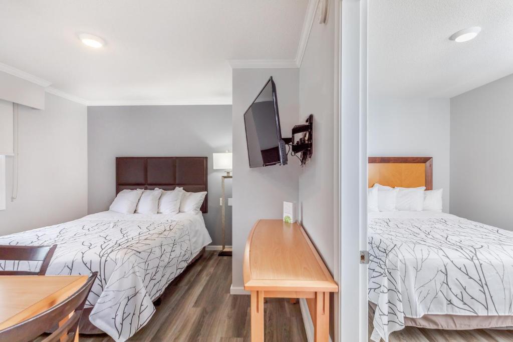 Postel nebo postele na pokoji v ubytování Westridge Motor Inn