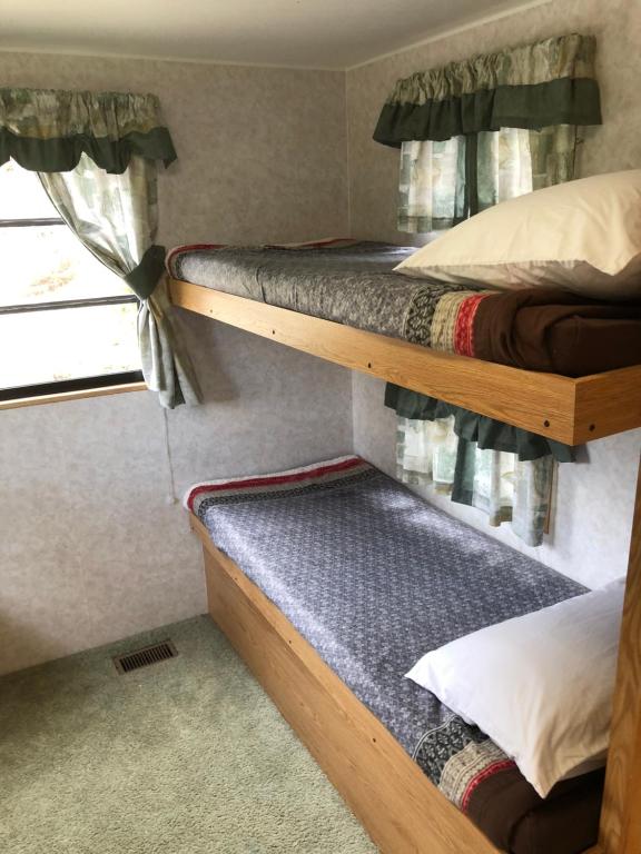 Voodi või voodid majutusasutuse Garden Bay Hideaway - Glamping & RV toas