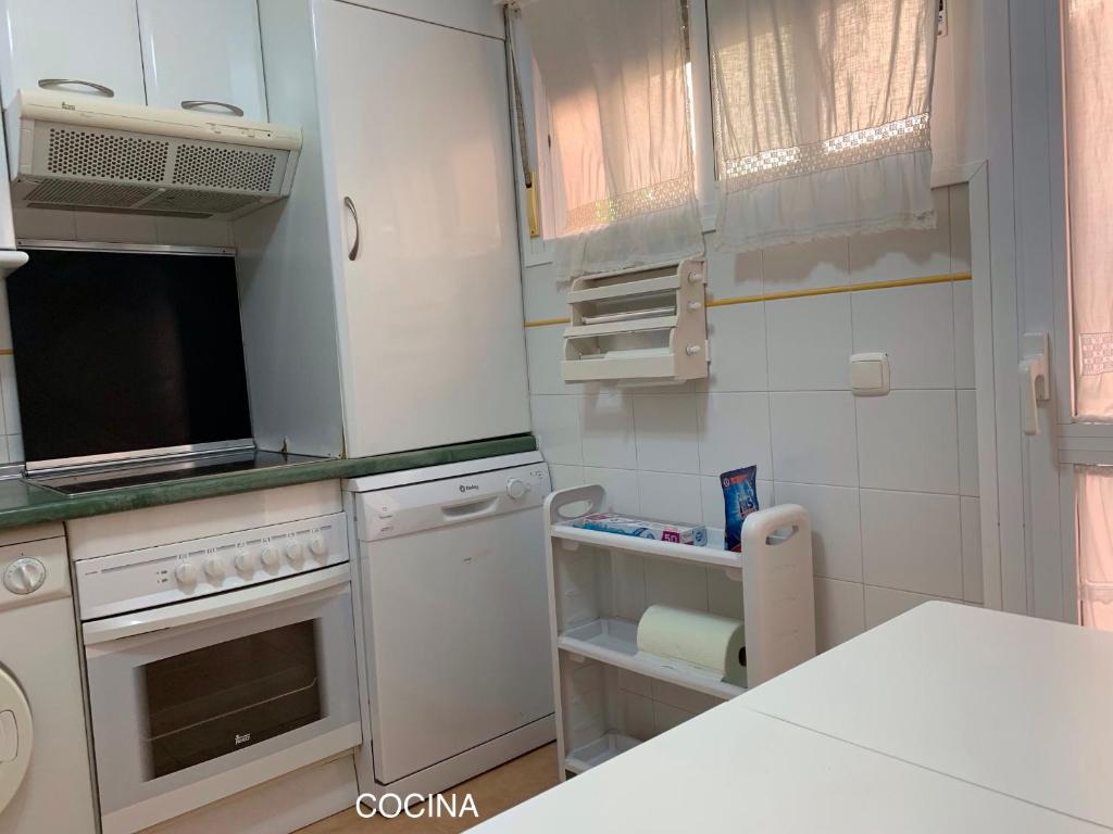 Kuchyňa alebo kuchynka v ubytovaní Novo Sancti Petri - Adosado Residencial El Trebol - Chiclana