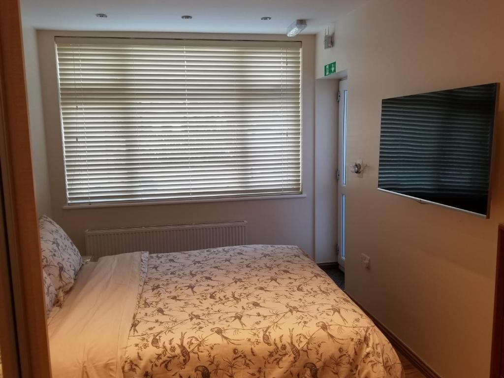 London Luxury Apartments 1min walk from Underground, with FREE PARKING FREE WIFI - 