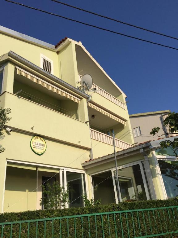 Budova, v ktorej sa apartmán nachádza