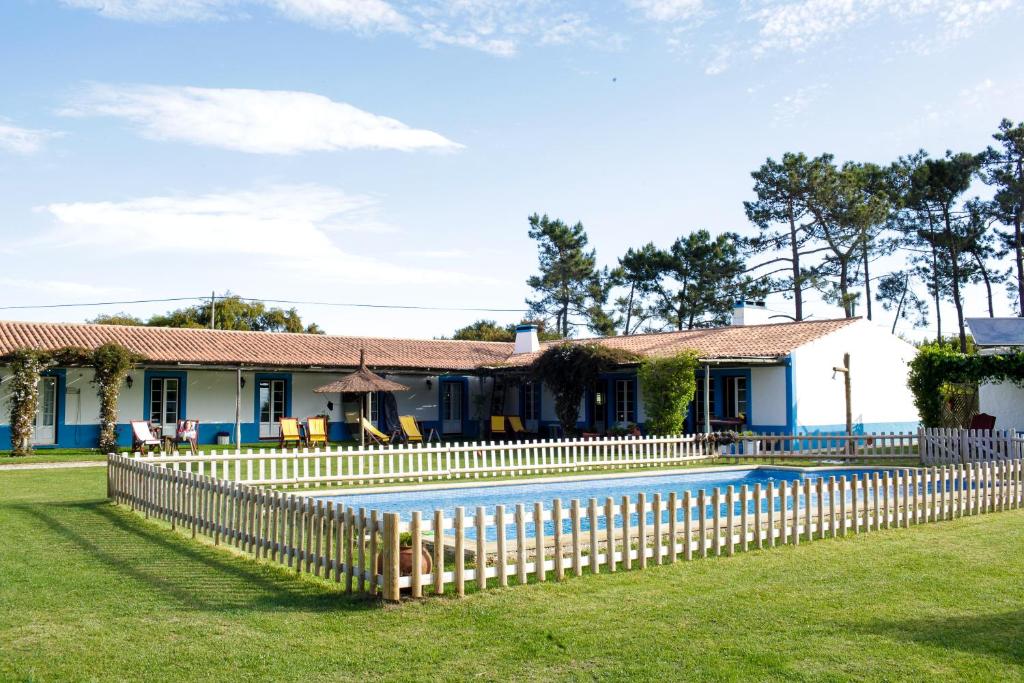 Bazén v ubytování Casa Da Seiceira nebo v jeho okolí