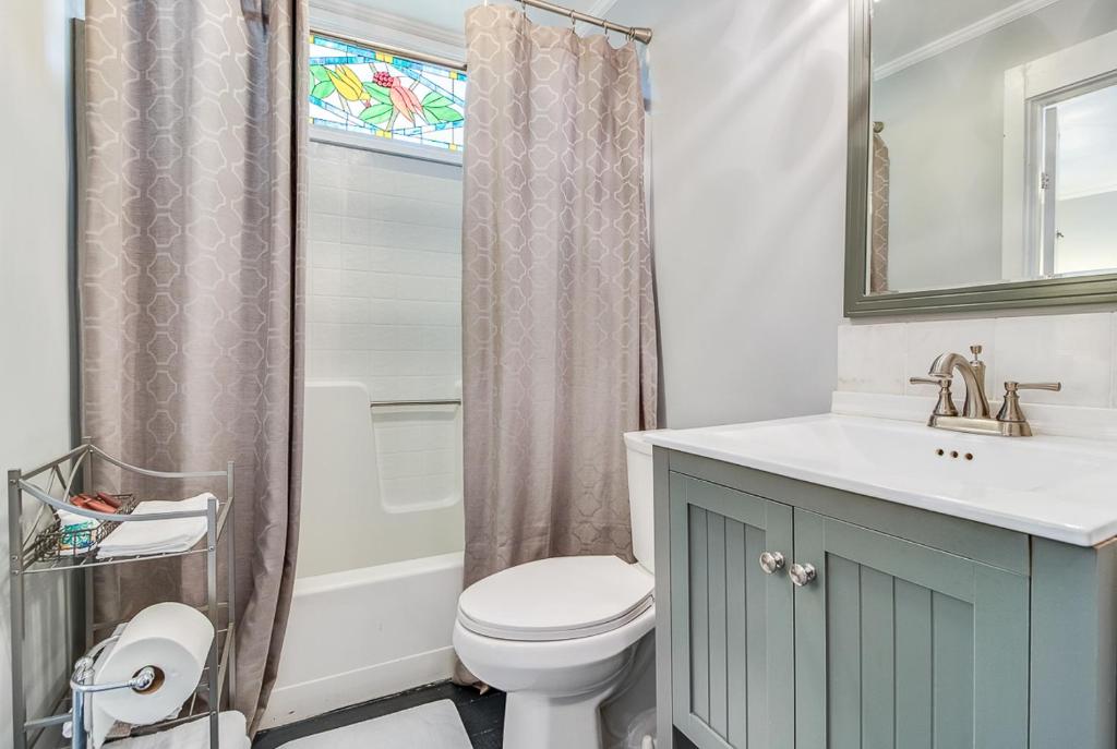 T'Frere's Bed & Breakfast - Deluxe King Room