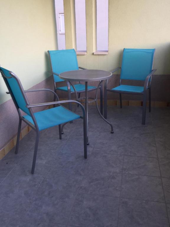 Posedenie v ubytovaní Apartmani Atila Damir