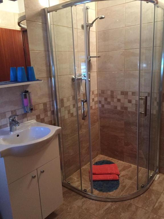 Kúpeľňa v ubytovaní Apartmani Atila Damir