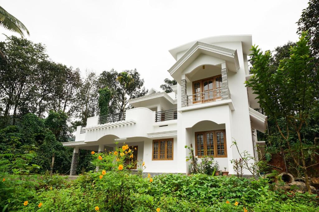 4BHK White Snow Spacious Holiday Home Munnar - Housity