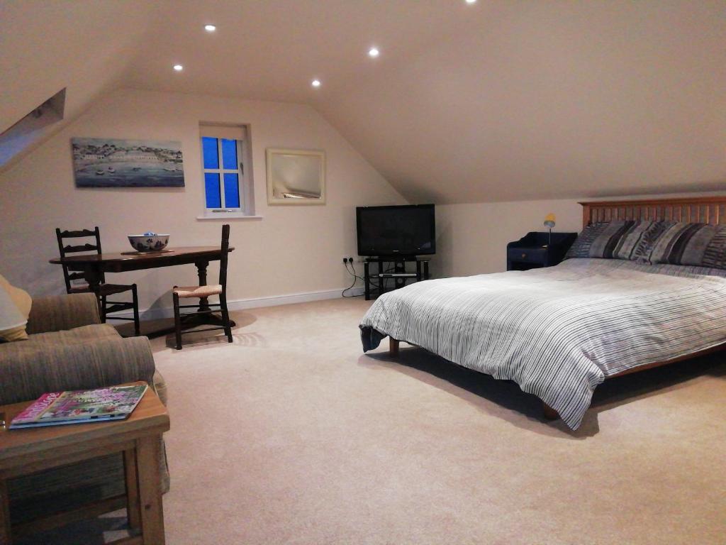 a bedroom with a bed and a desk and a television at The Oaklodge in Newark-on-Trent