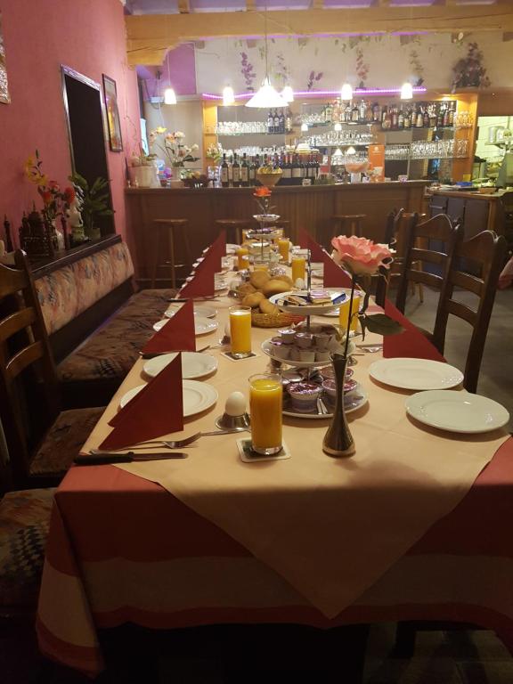 Jídlo v hotelu nebo okolí
