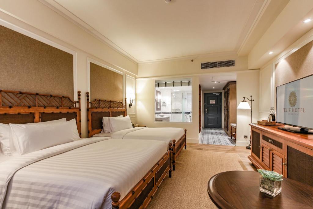 Uma cama ou camas num quarto em Feliz Hotel Boracay