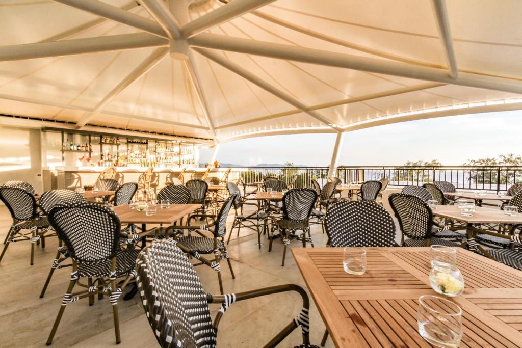 Um restaurante ou outro lugar para comer em Feliz Hotel Boracay