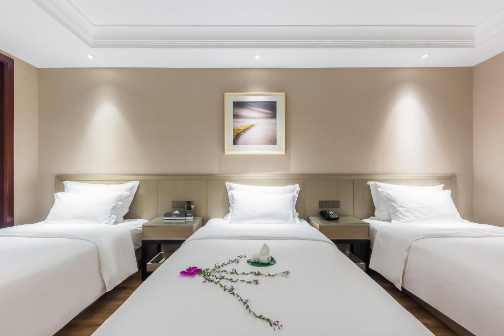 Postel nebo postele na pokoji v ubytování Byland Star Hotel
