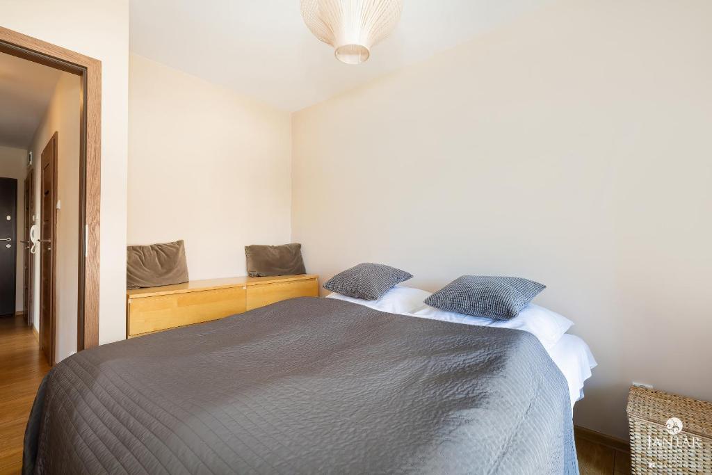 Postel nebo postele na pokoji v ubytování Jantar Apartamenty - Family Vacation Polanki