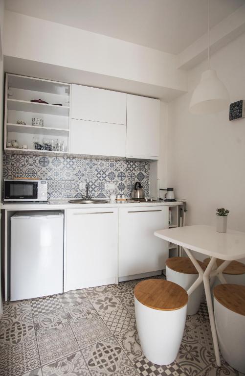 Kuchyň nebo kuchyňský kout v ubytování Meidan Suites