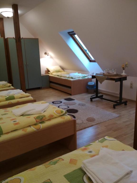 Fodor Ház - 6-Bed Mixed Dormitory Room