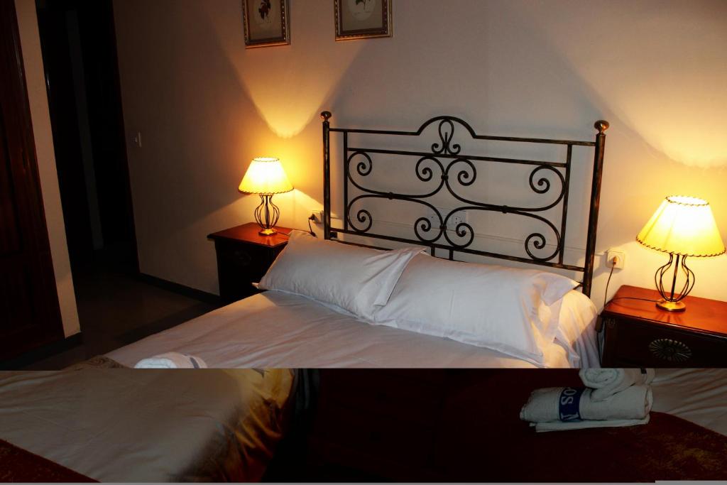 Postel nebo postele na pokoji v ubytování Hostal Los Maños