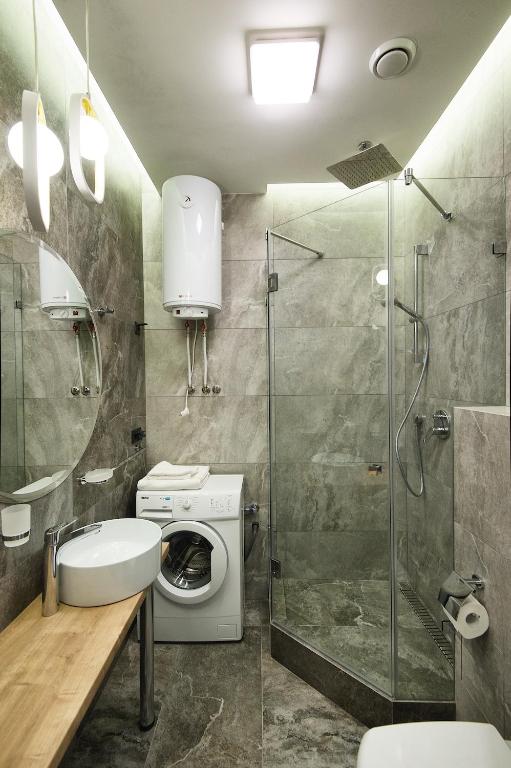 Allurapart Plaza - Apartment With Shower