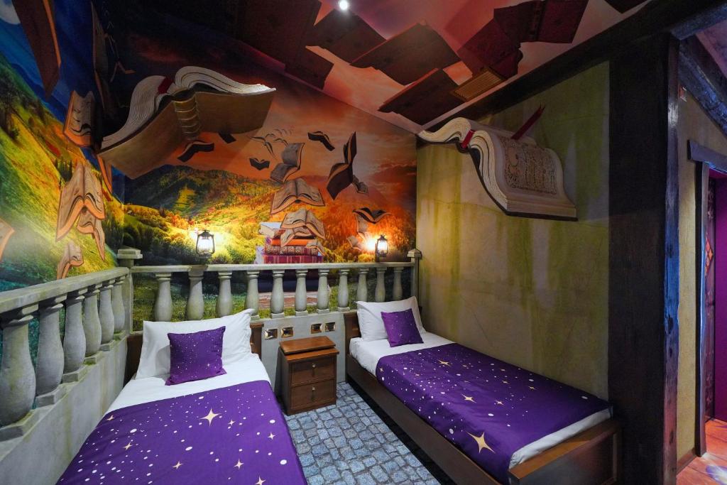 Postel nebo postele na pokoji v ubytování Gardaland Magic Hotel